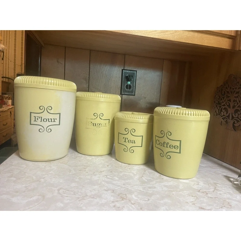Vintage Nesting Plastic Yellow Gold‎ Plastic Storage Containers - All WiTh Lids